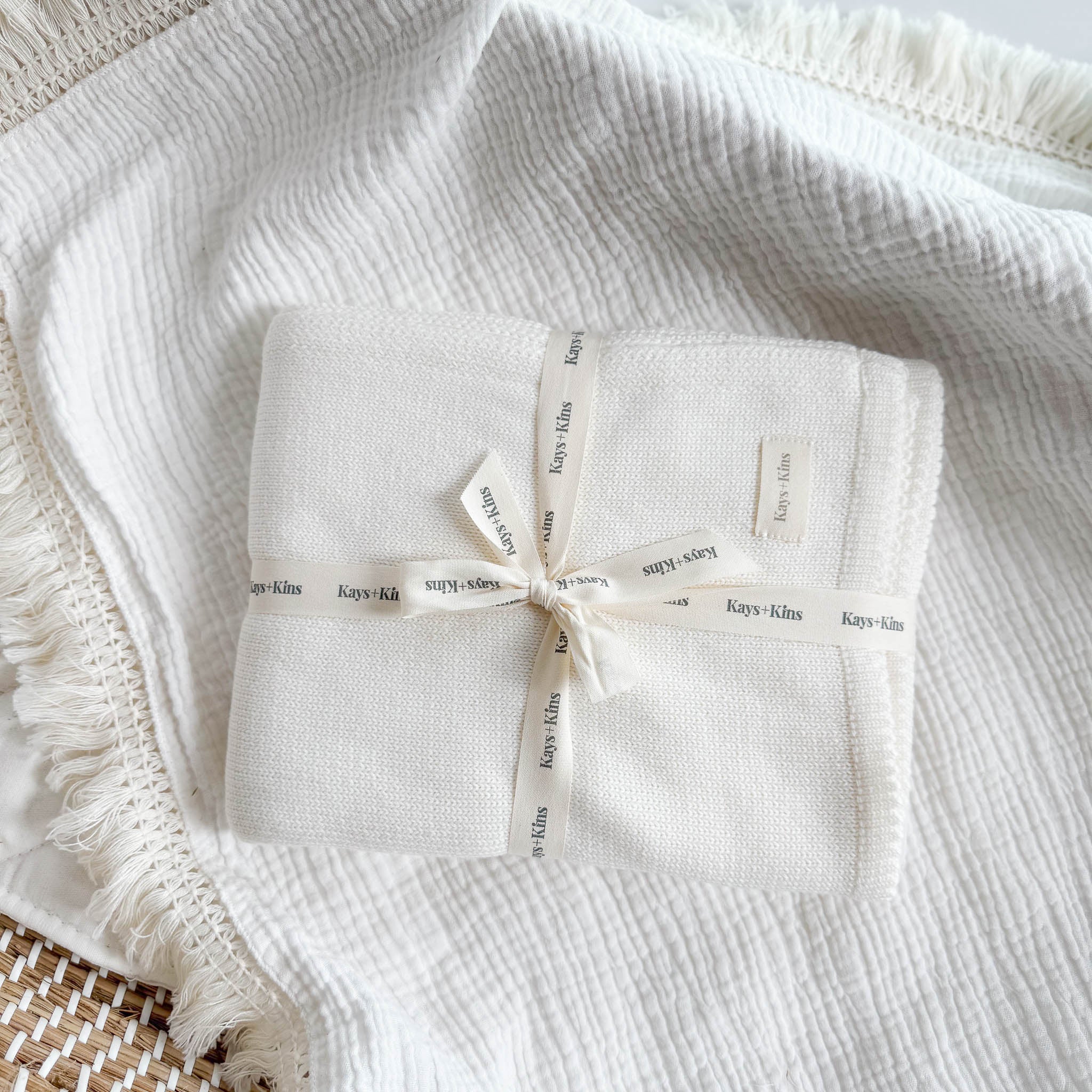 Scalloped Knit Blanket - Ivory