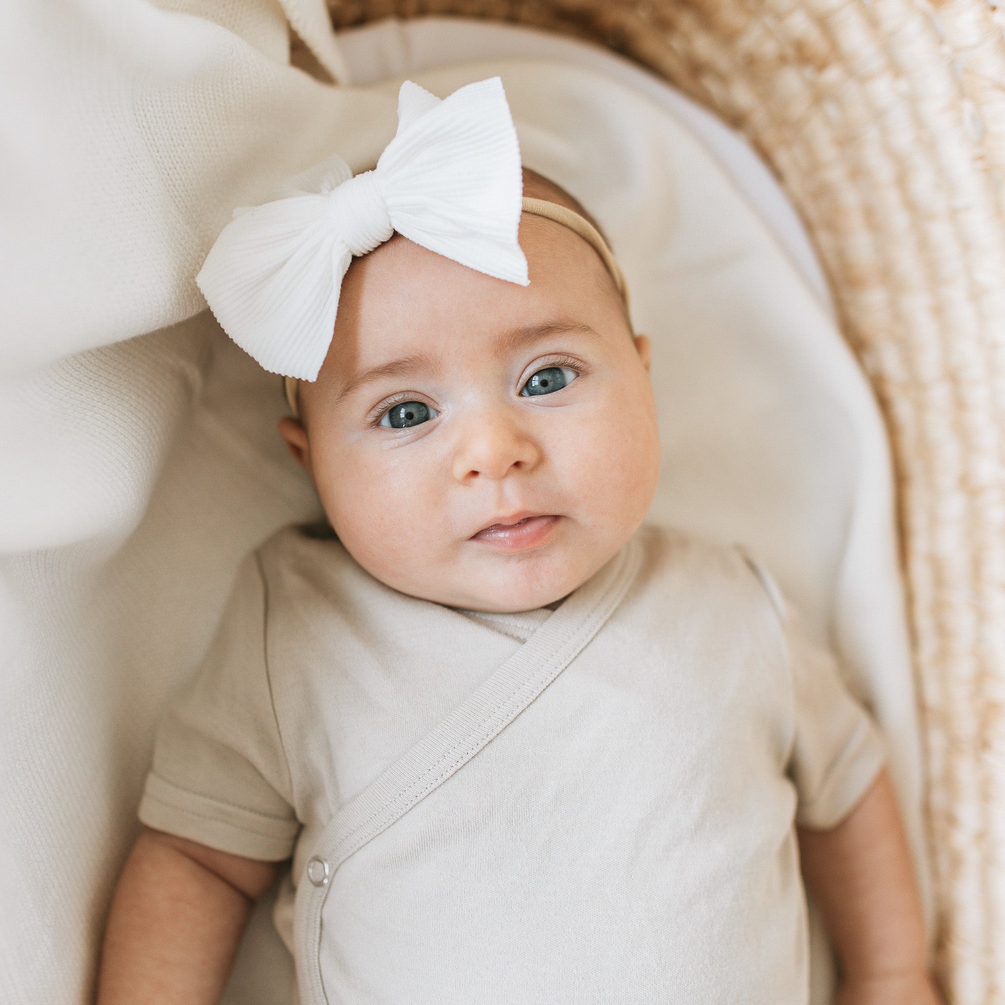 Ribbed Bow - Ivory Whisper