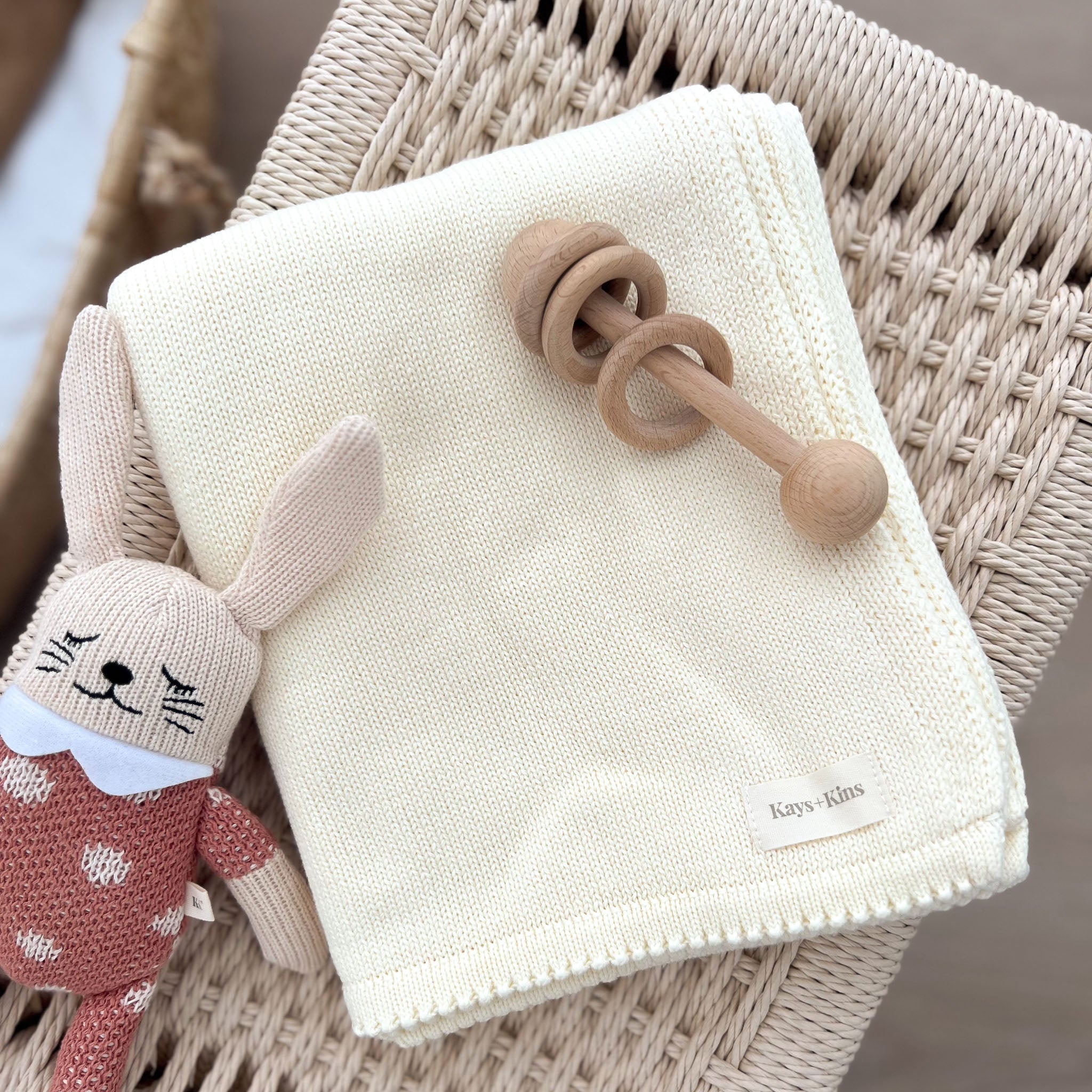 Scalloped Knit Blanket - Ivory