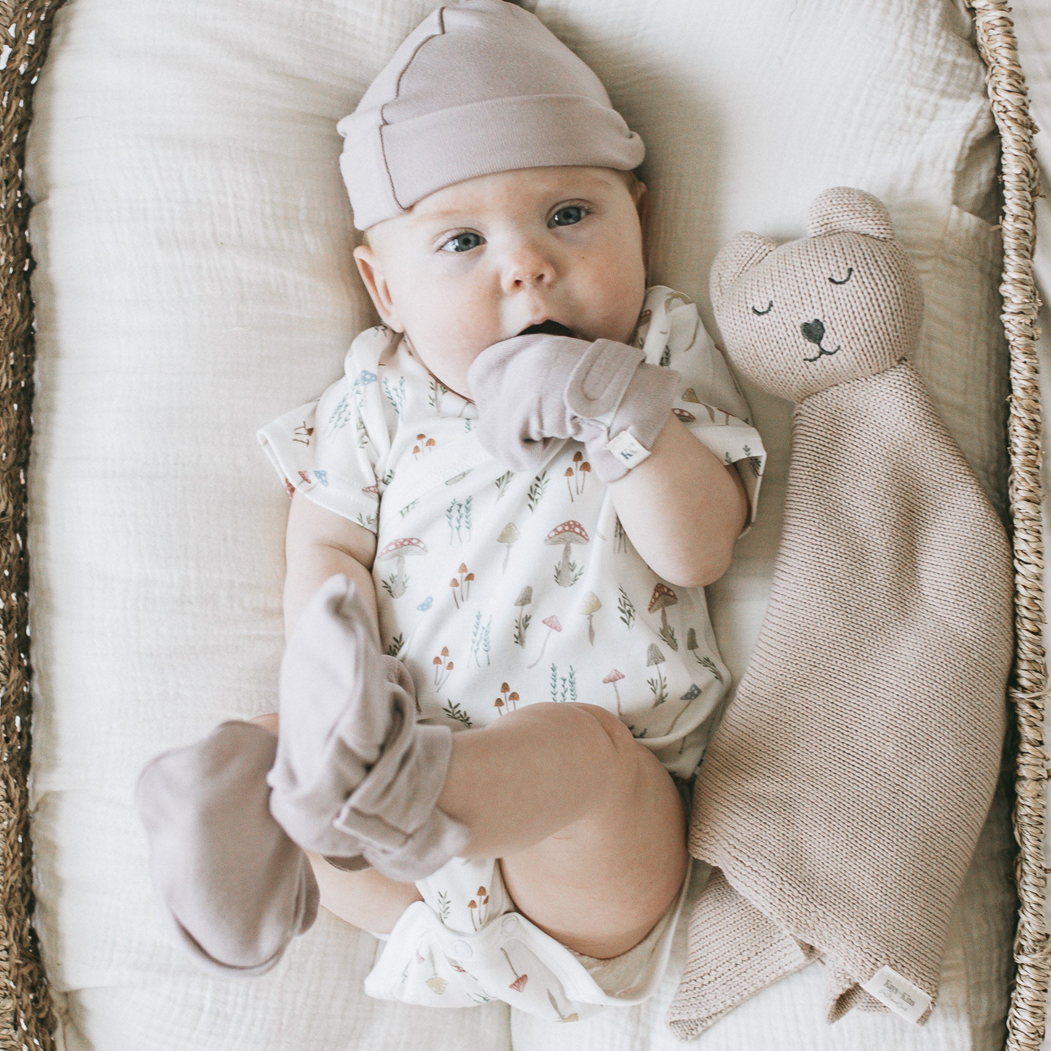 MITTS_BOOTIES_SPX-3.jpg