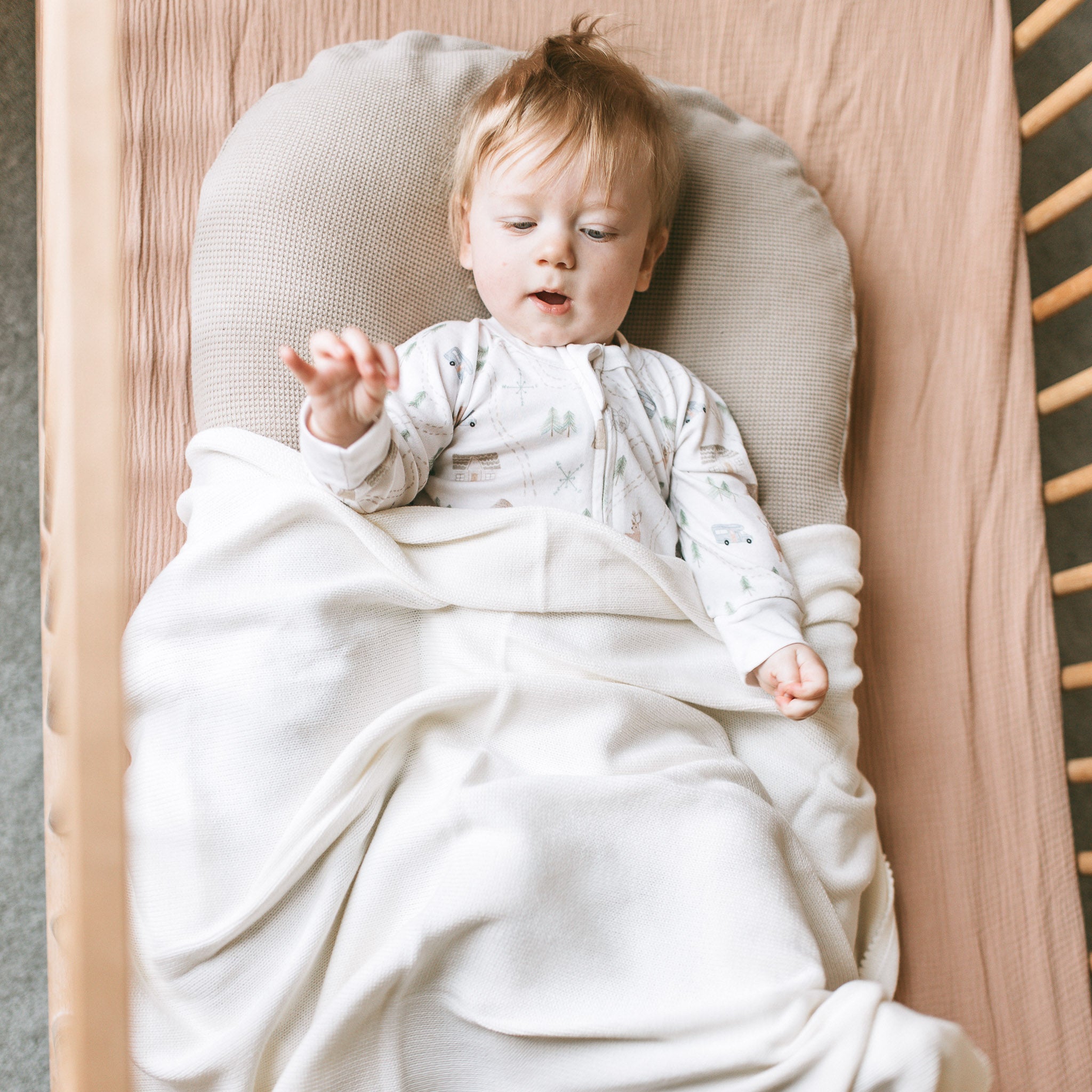 Scalloped Knit Blanket - Ivory