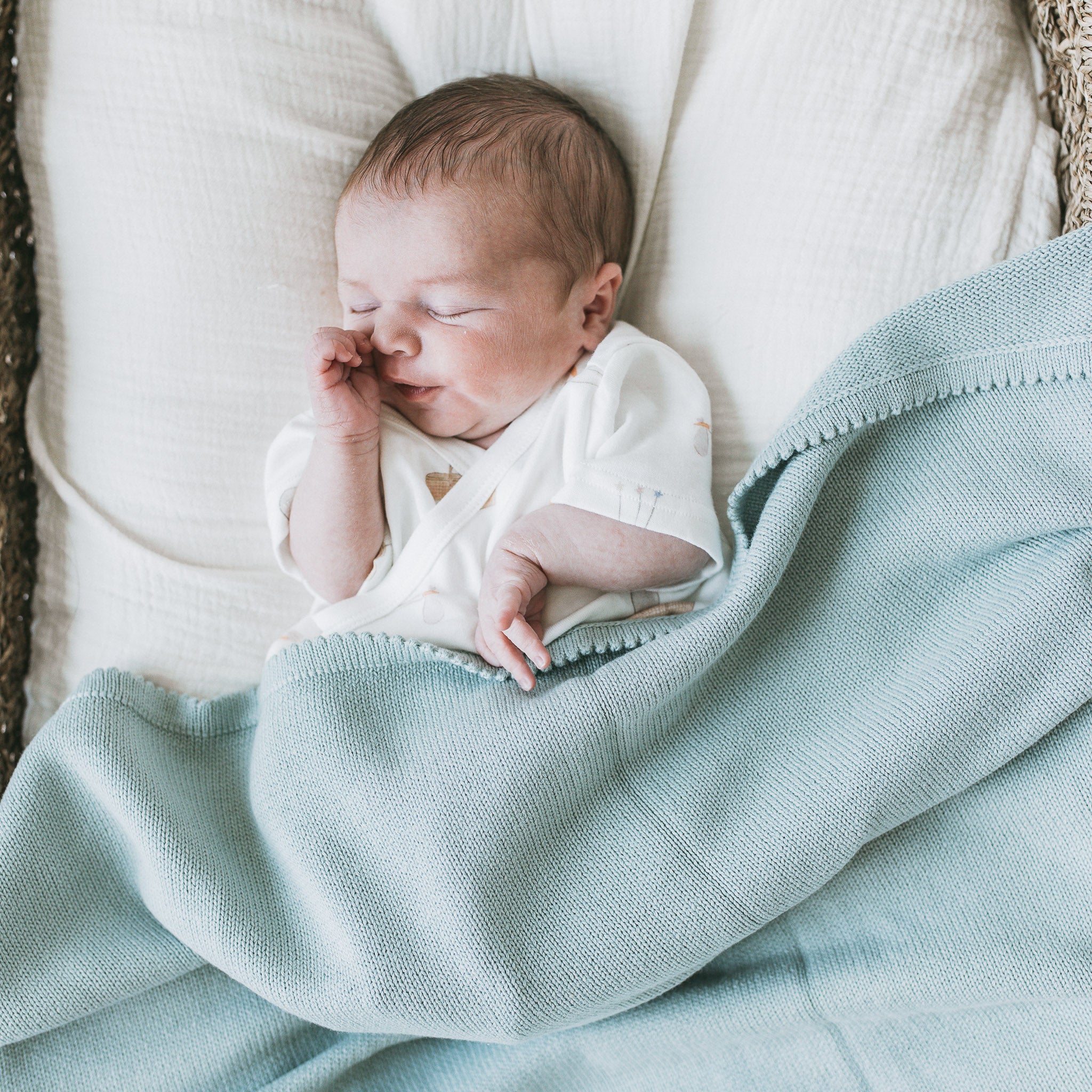 Scalloped Knit Blanket- Stone